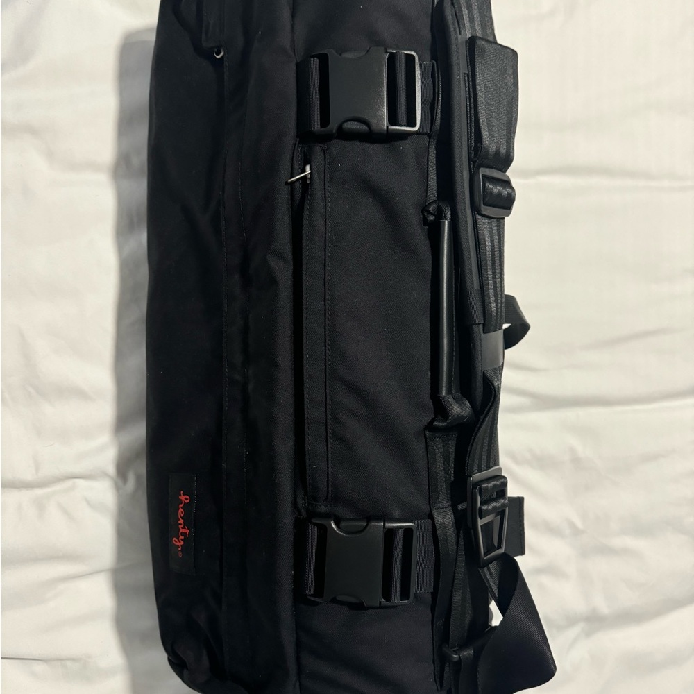Henty CoPilot Messenger: Convertible Garment Bag, Black. Like New Condition